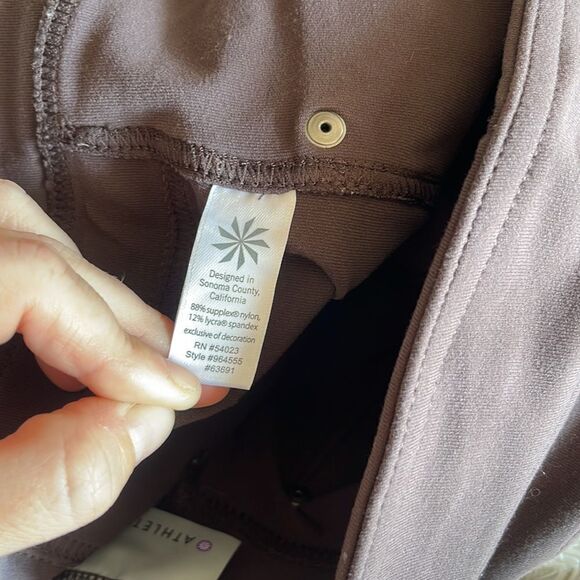 Athleta Drawstring Waist Zip Pocket Shorts 8" Inseam S - Picture 4 of 4